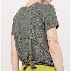 Lululemon black open up tie back shirt